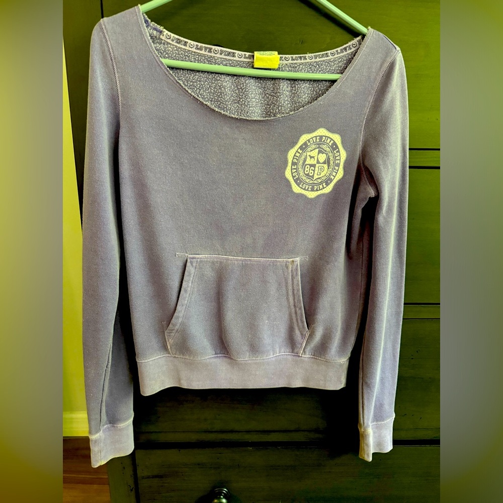 Off-the-shoulder sweat shirt